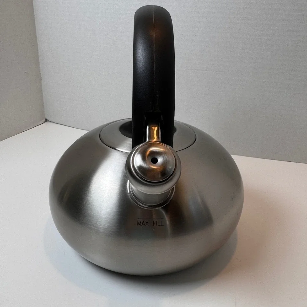 Cuisinart Tea Kettle Unisex 2QT Silver CTK-SS4 Brushed Stainless Steel Whistling